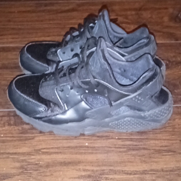 Size 9 women's Nike Huarache used but good condition - Picture 3 of 4